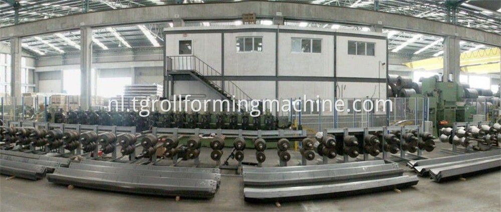 Road Guardrail Roll Forming Machine